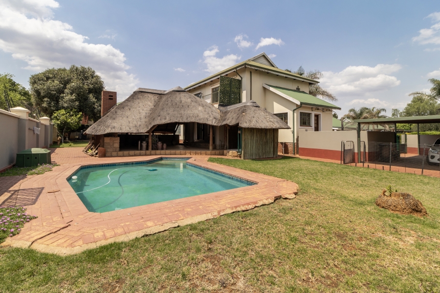 6 Bedroom Property for Sale in Melodie North West